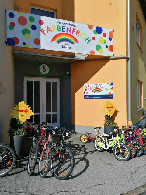 Kinder Second Hand Farbenfroh in Laakirchen. | Foto: Privat