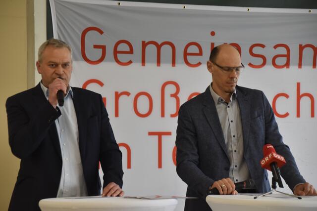 Christian Hofstädter und Josef Strohmaier verglichen das neue Krankenhaus mit einem neuen Ozeandampfer. | Foto: Michael Strini