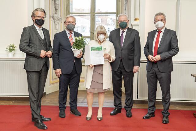 Gertrude Anhofer wurde von Vertretern der Landesrierung für ihre kulturellen Verdienste in Passail geehrt. | Foto: Foto Fischer