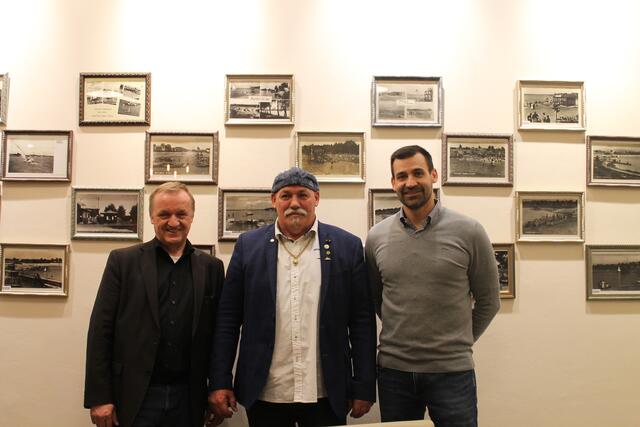 Bürgermeister Michael Lampel, Egon Kollarik und Ryadh Wette | Foto: Jennifer Flechl