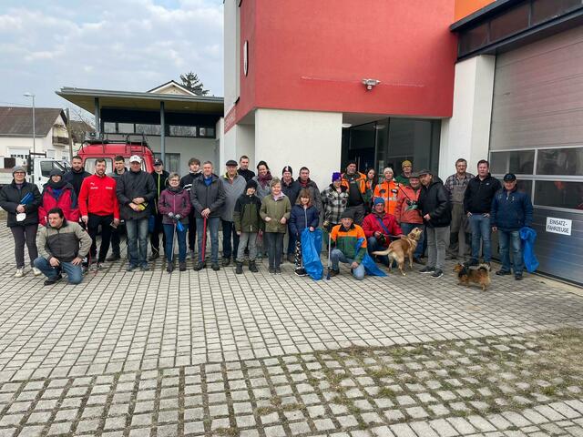 Viele fleissige Hände packten mit an | Foto: FF Kleinwarasdorf