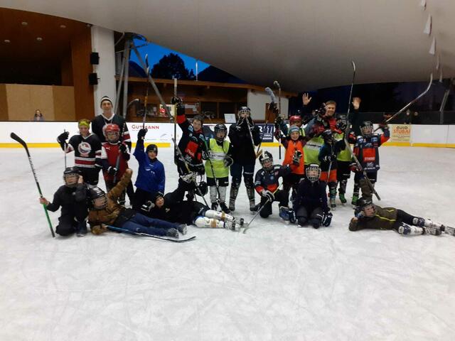 Der Eishockeynachwuchs konnte heuer in der Eisarena Fulpmes wieder planmäßig trainieren. | Foto: privat