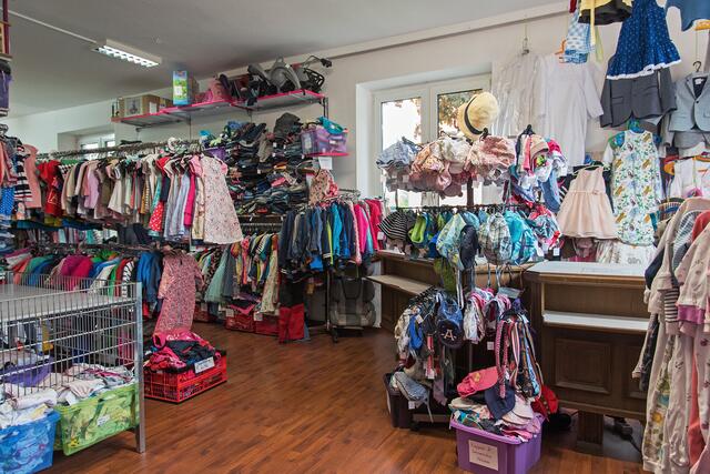 Der Secondhand-Laden "Minifundus" in Meggenhofen bietet allerlei Schönes für Kids. | Foto: Katzinger