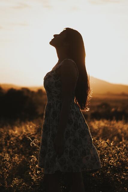 Emotionen können auch ausgeatmet werden. "Stell dir das Gefühl für dich vor oder fühle es in deinem Körper. Beginne dann bewusst ein- und auszuatmen. Bei jedem Ausatmen stellt man sich vor, wie durch den Atem die Emotion den Körper verlässt." | Foto: Symbolbild: pixabay