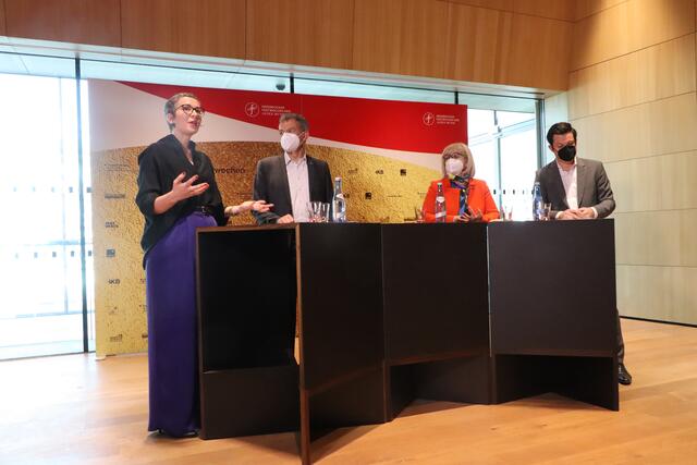 Eva-Maria Sens — Künstlerische Direktorin, erzählt über die bevorstehenden Programme der Alten Musik und bedankt sich für die jahrelange Unterstützung. | Foto: Anna Wieser