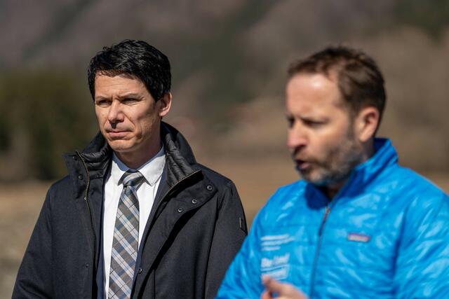 Bezirkshauptmann von Leoben Markus Kraxner mit Robert Stritzl von der Baubezirksleitung Obersteiermark Ost, Referat für Wasser, Umwelt und Baukultur. | Foto: Klaus Pressberger