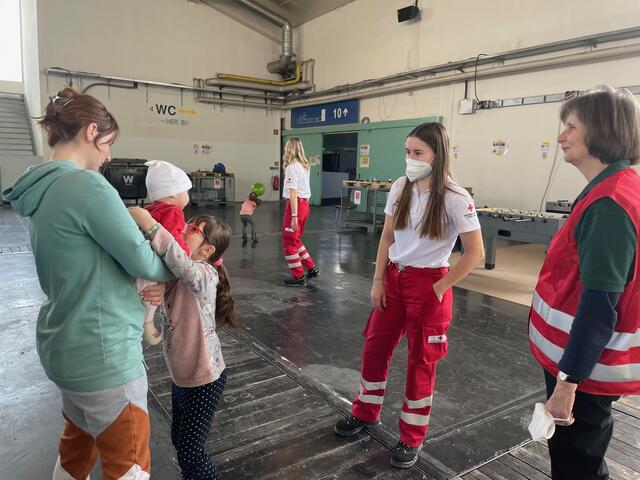 Familien gut betreut durch die Freiwilligen des Roten Kreuzes | Foto: BRS