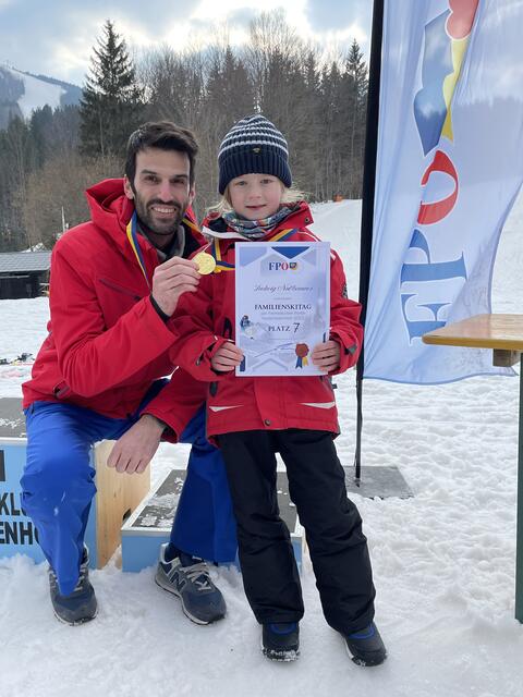 FPÖ-Landeschef Udo Landbauer mit dem Ski-Nachwuchs in Lackenhof | Foto: FPÖ NÖ