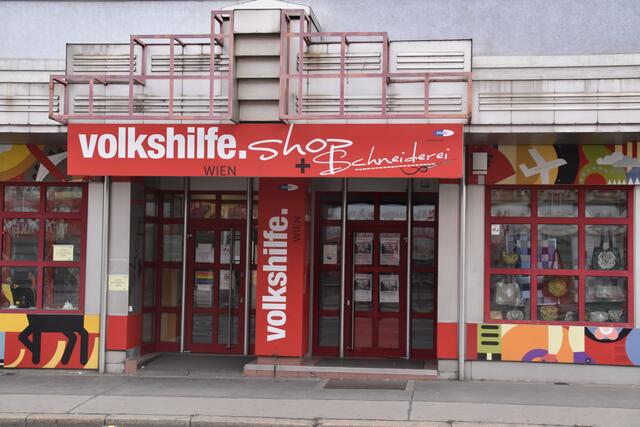 Beim Secondhand-Geschäft der Volkshilfe liegt der Hauptaugenmerk auf Kleidung | Foto: Karl Pufler