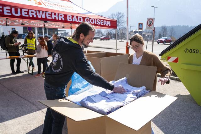 Annahme der Spenden beim Sicherheitszentrum in Bad Goisern. | Foto: Marc Schwarz