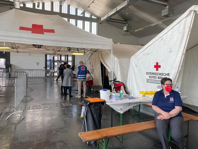 Rot-Kreuz Station in der Messehalle 10 | Foto: BRS