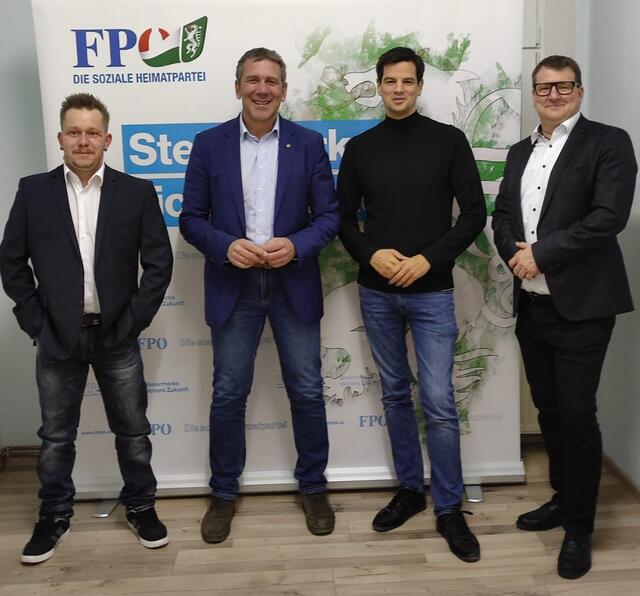Stadtparteitag der FPÖ Mürzzuschlag: Stellvertreter Matthias Würgenschimmel, Stadtparteiobmann Arnd Meißl, Bezirksparteiobmann Hannes Amesbauer und Stellvertreter Ingo Hüttenegger. | Foto: FPÖ Mürzzuschlag