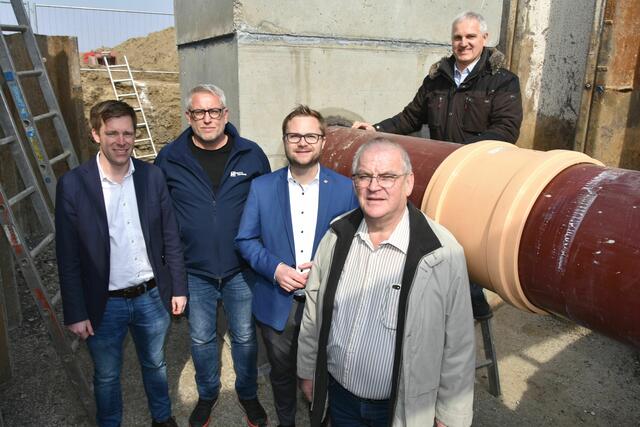 Andreas Czech, Matthias Stein, Bürgermeister Erich Stubenvoll, Stadtrat Josef Strobl und Leopold Bösmüller | Foto: Stadtgemeinde Mistelbach