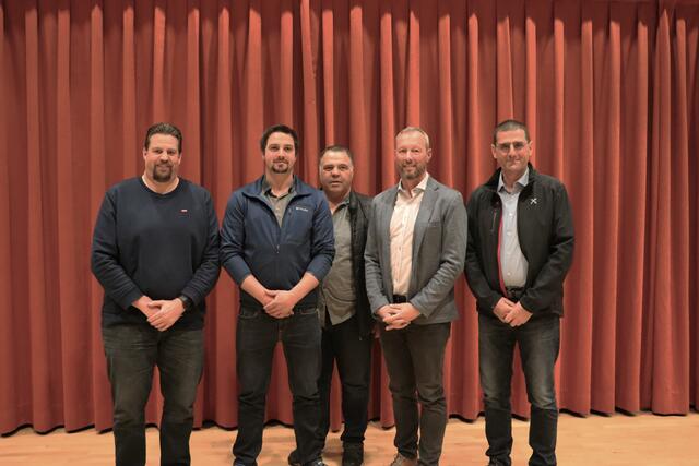 Der neue Schönwieser Gemeindevorstand: Harald Peham, Thomas Venier, Eugen Fink, Bgm. Peter Raggl und Vizebgm. Hanspeter Hamerle (v.l.). | Foto: Othmar Kolp