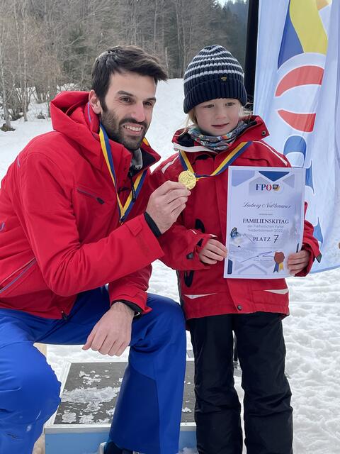 FPÖ-Landeschef Udo Landbauer mit dem Ski-Nachwuchs in Lackenhof | Foto: FPÖ NÖ