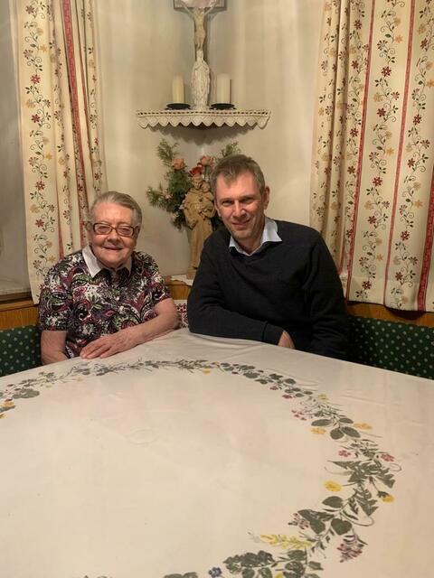 Josefa Hirtenlehner mit Bürgermeister Andreas Kaltenbrunner.  | Foto: Marktgemeinde Gaflenz