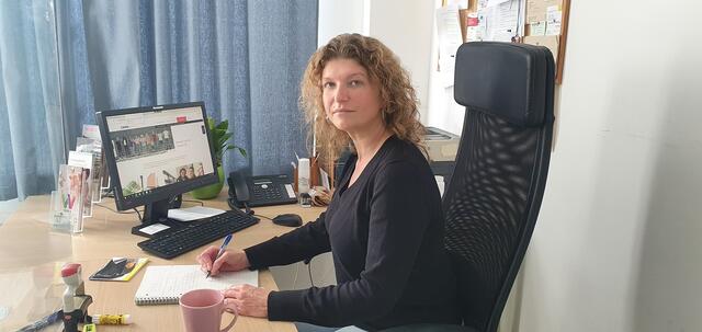 Caritas-Sozialberaterin Sandra Bergwinkl kommt einmal monatlich zum Sprechtag nach Mattighofen. | Foto: Caritas