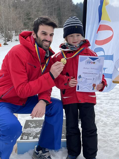 FPÖ-Landeschef Udo Landbauer mit dem Ski-Nachwuchs in Lackenhof | Foto: FPÖ NÖ