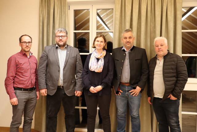 Gemeindevorstand in Pfunds: Peter Wille, Rainer Nardin, Bürgermeisterin Melanie Zerlauth, Vizebürgermeister Werner Mair und Harald Fuchs (v.li.). | Foto: Siegele