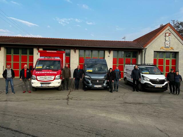 Mit drei voll beladenen Fahrzeugen machten sich sechs Riegersburger:innen auf die Reise zur ukrainischen Grenze. | Foto: Privat