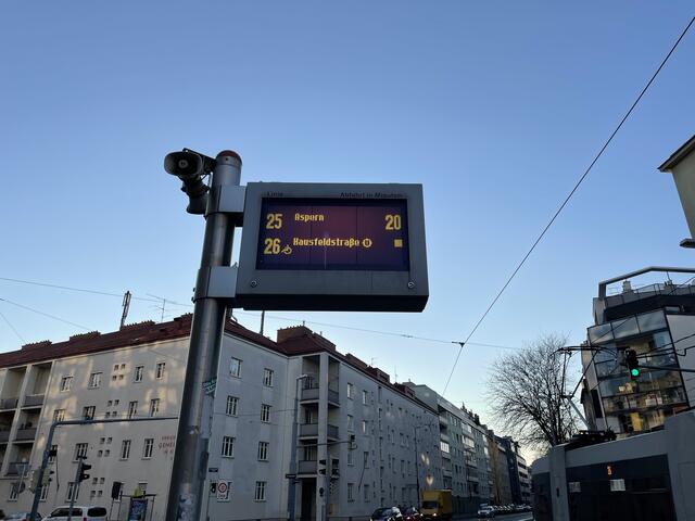 Zwischen den beiden Bezirken ist die Reise mit den öffentlichen Verkehrsmitteln oft mit großem zeitlichen Aufwand verbunden.  | Foto: David Hofer