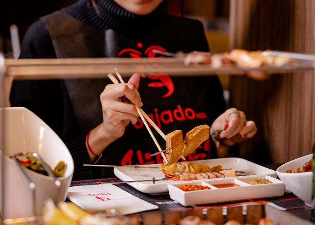 Egal ob Küchenprofi oder Kochmuffel – Sajado Red will jeden im Handumdrehen zum Grillmeister machen. | Foto: Wynn Florante
