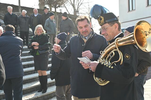 Eisenstraße-Obmann Werner Krammer (l.) erhielt von Seppen-Kapellmeister Josef Wenger einen Crashkurs im Dirigieren.
 | Foto: eisenstrasse.info