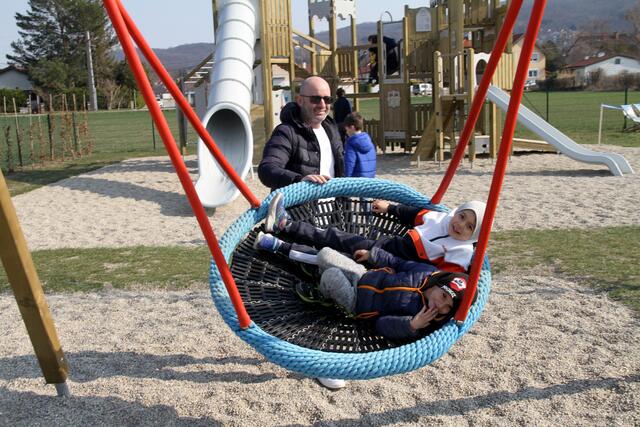 Der kleine Metin testete gleich alle Spielgeräte. | Foto: Friedrich Doppelmair