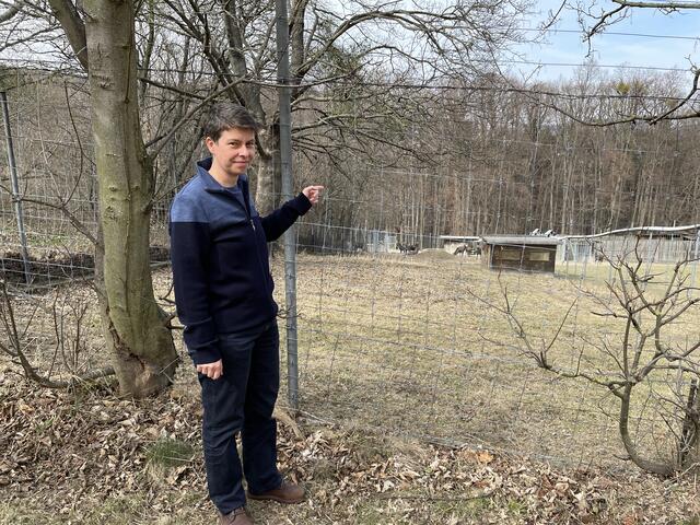 Melanie Dammhahn vor dem Wildtiergehege am Wilhelminenberg.