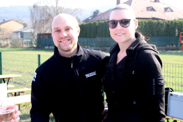 Johannes Stuttner und Julia sorgten dafür, dass Durst kein Thema war. | Foto: Friedrich Doppelmair