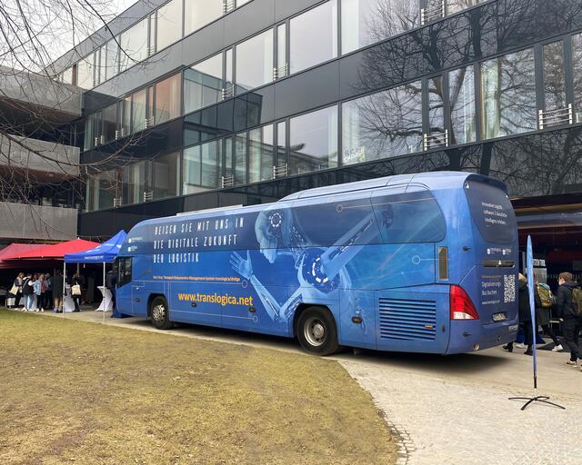 Der "translogica-Digitalisierungsbus" besuchte die Fachhochschule (FH) Kufstein Tirol im Zuge ihrer Karrieremesse „Meet &amp; Match". | Foto: translogica