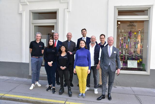 Das Team des Hairclubs ist motiviert möglichst viele Spenden zu sammeln.  | Foto: Markus Spitzauer