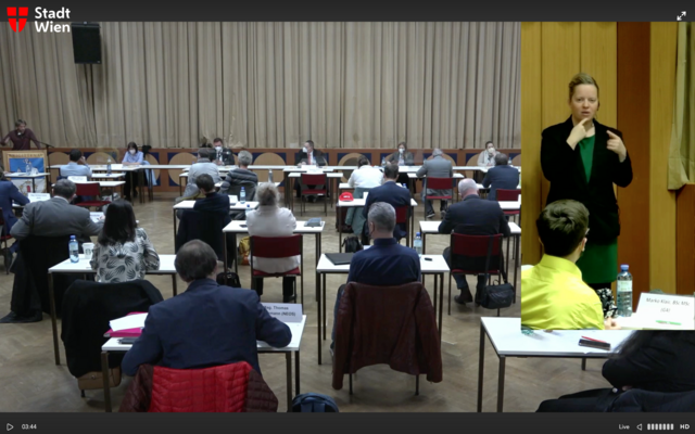 Interessierte konnten aktuelle Beschlüsse und Debatten der Bezirksvertretung Brigittenau online via Live-Stream – inklusive Übersetzung in Gebärdensprache – verfolgen. | Foto: wien.gv.at (Screenshot)