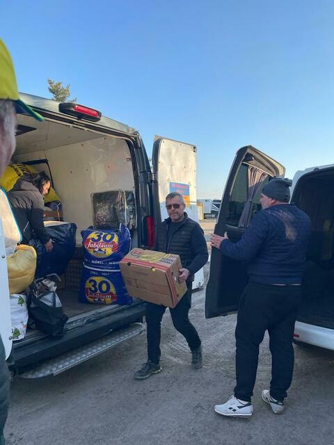 An der ungarisch-ukrainischen Grenze wurde die Ladung übergeben. | Foto: Privat