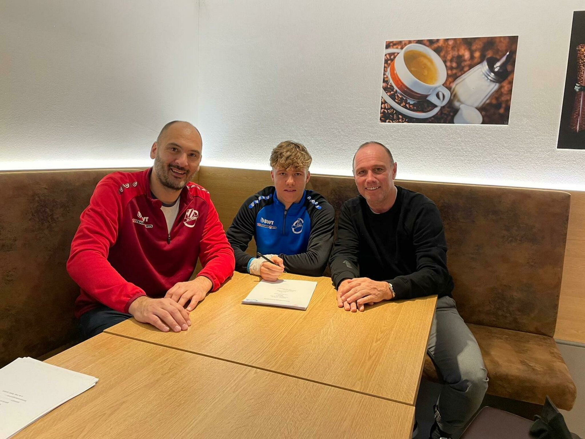 Der SV Horn bindet Eigenbauspieler KEVIN PETUELY erhält