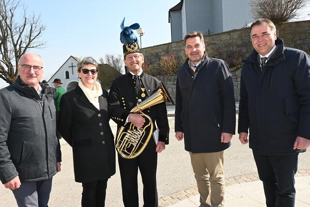 Die vier Gemeinden Ybbsitz, Randegg, Waidhofen und Sonntagberg bilden die ARGE Panoramahöhenweg: Bürgermeister Gerhard Lueger (Ybbsitz), ARGE-Sprecherin Poldi Adelsberger (Randegg), Josefikapellmeister Josef Wenger, Eisenstraße-Obmann Bürgermeister Werner Krammer (Waidhofen an der Ybbs) und Bürgermeister Thomas Raidl (Sonntagberg) | Foto: eisenstrasse.info