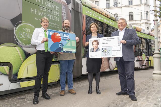 Wollen Öffis noch attraktiver machen; Gabriele Dienstleder (Fahrerin Linien), Mark Perz, Judith Schwentner, Wolfgang Malik (v. l.)

 | Foto: Foto Fischer