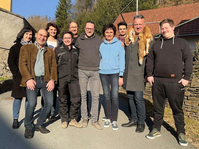 Für die Mitglieder des Kulturkreises St. Johann/S. war die Arbeit mit dem Regisseur Joachim Rathke etwas ganz Besonderes.  | Foto: Kulturkreis St. Johann
