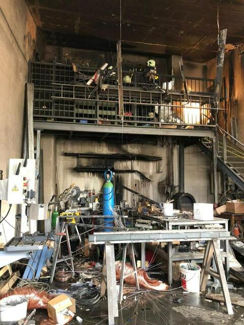 Einsatz für vier Feuerwehren aus dem Bezirk Mattersburg: Großbrand in einer Metallfirma in Forchtenstein | Foto: Feuerwehr Neustift/Rosalia