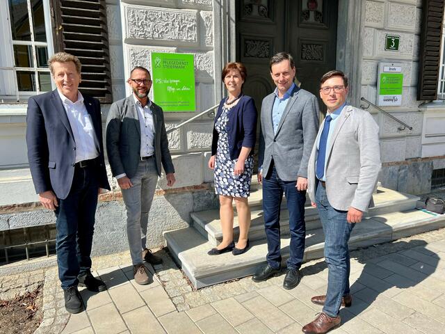 Die Gemeindevertreter der drei Kaiserwald-Gemeinden und Thomas Lautner, Geschäftsführer Sozialmedizinischer Pflegedienst Steiermark (r.) | Foto: Ernst Gödl