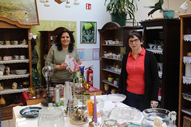 Die Mitarbeiter:innen im Carla-Laden Deutschlandsberg sorgen dafür, dass Hilfsbedürftige versorgt werden.  | Foto: Katrin Löschnig