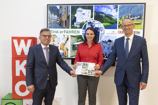 LR Anton Mattle, Antonella Placheta und Franz Sailer (v.r.) stellten die Aktion "Tirol erFAHREN" vor. | Foto: © WK Tirol/Die Fotografen 