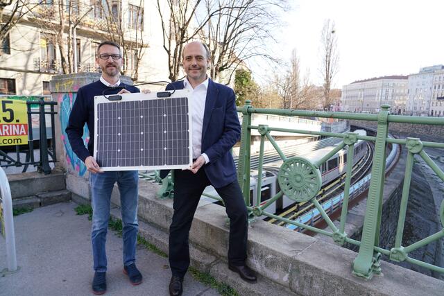 Markus Österreicher und Stefan Gara freuen sich, dass die U4 grüner wird.
 | Foto: Neos Wien