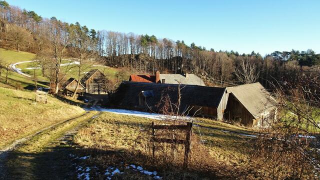 ... überqueren wieder das Gelände des Gaissteinerhofs und ... | Foto: S.Plischek