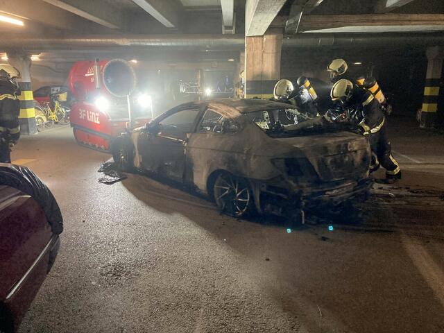 Drei Feuerwehren waren im Einsatz. | Foto: Berufsfeuerwehr Linz