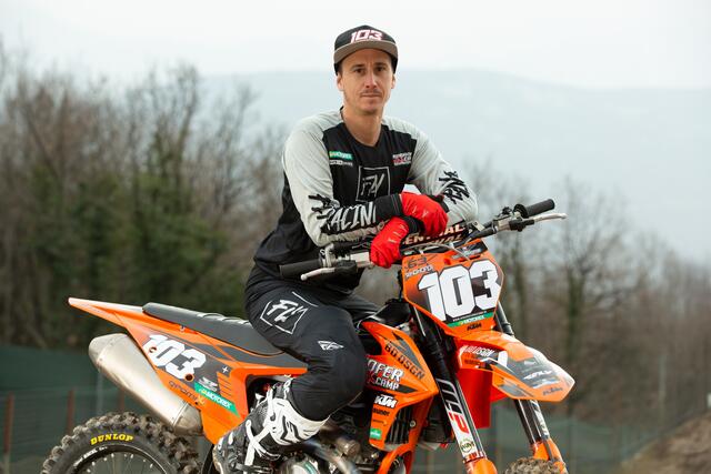 Cheftrainer Philipp Ringhofer. | Foto: Jey Crunch/KTM