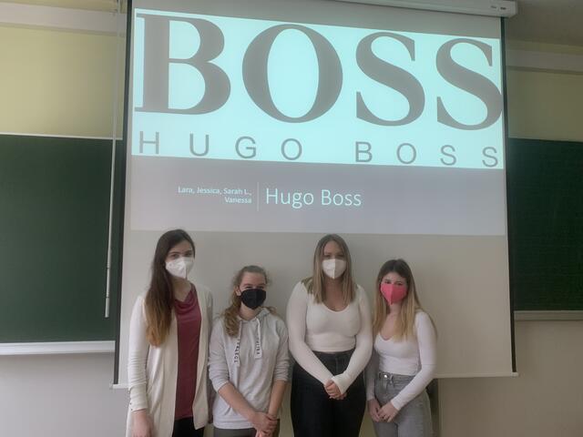 Jessica Probst, Lara Bichler, Sarah Lang und Vanessa Mayrhofer auf den Spuren der Hugo Boss AG | Foto: Fotos: HAK WY