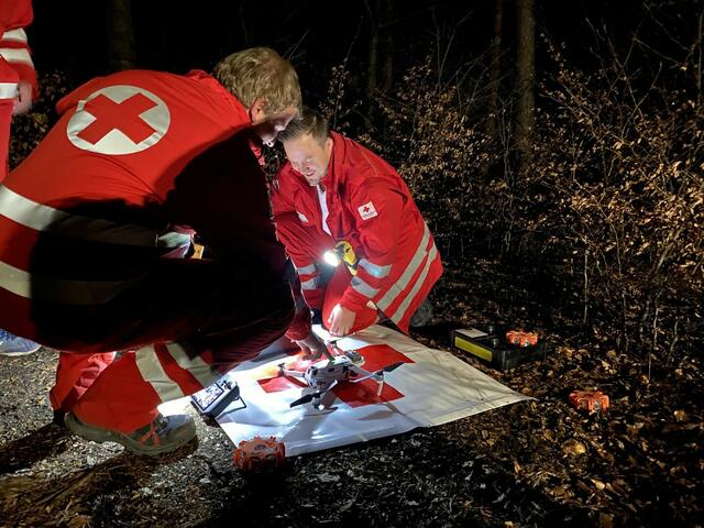 Am Abend musste das Rote Kreuz mit einer Drohne aushelfen. | Foto: Berufsfeuerwehr Linz