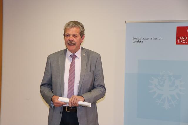 BH Markus Maaß: "Ich gratuliere allen recht herzlich, jetzt geht der Ernst des Lebens los. Ich wünsche allen viel Glück und eine gute Hand." | Foto: Othmar Kolp
