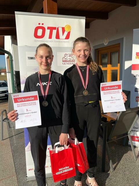 taf-SpielerINNEN LISA GRUBER (l.) &amp; CHIARA SEMMELMEYER (r.) | Foto: taf-tennis